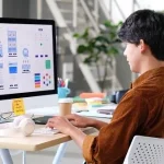 Web-designer-behind-the-scenes